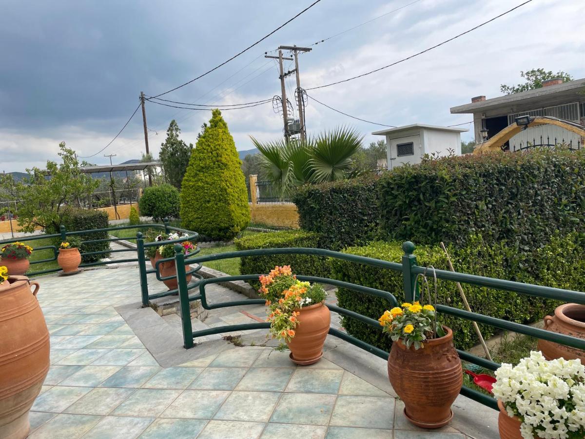 Seaside Apartment With Private Garden Néa Ankhíalos 외부 사진